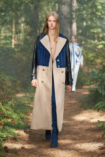 Look 3